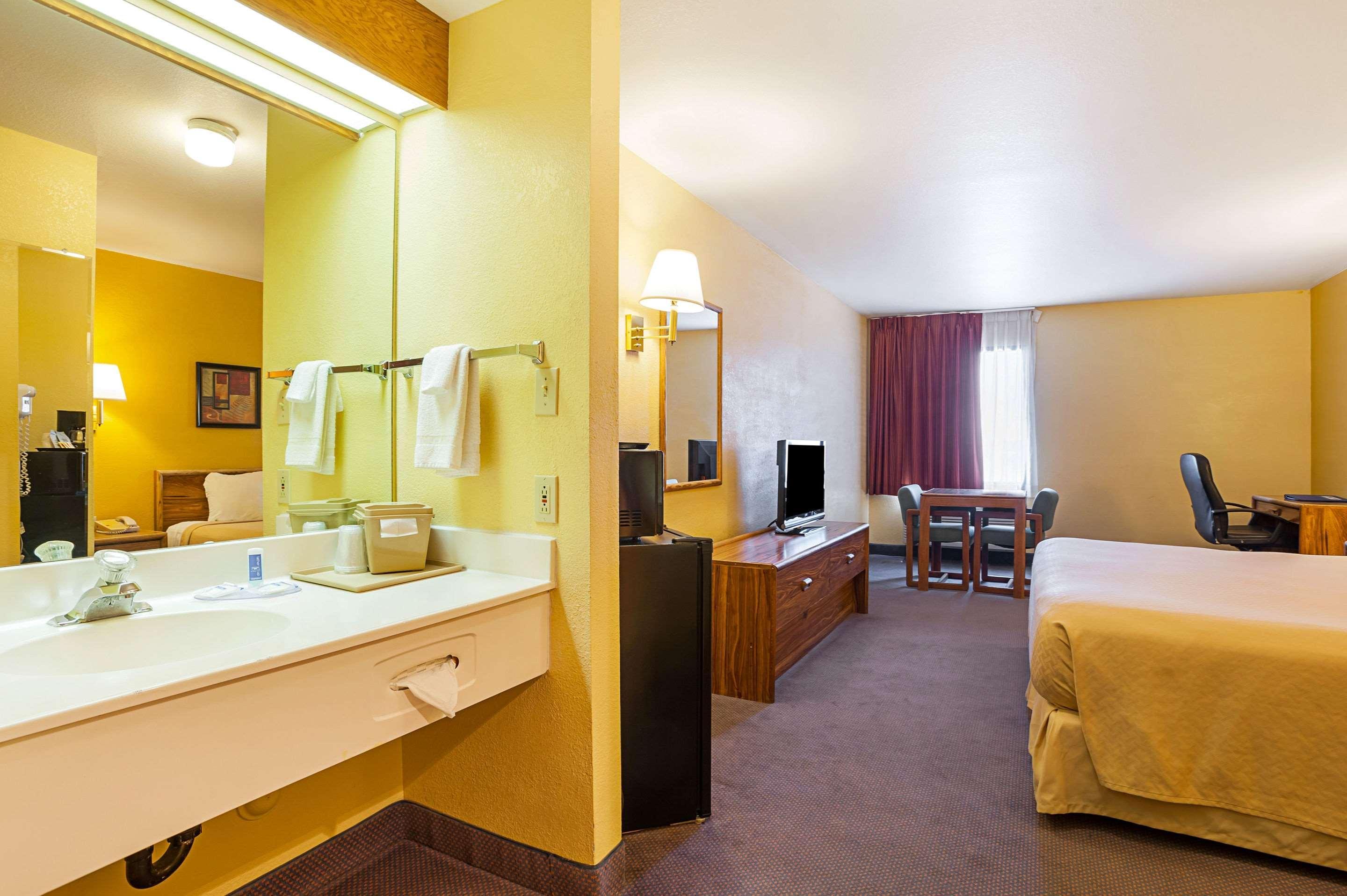 Rodeway Inn & Suites Blanding Extérieur photo